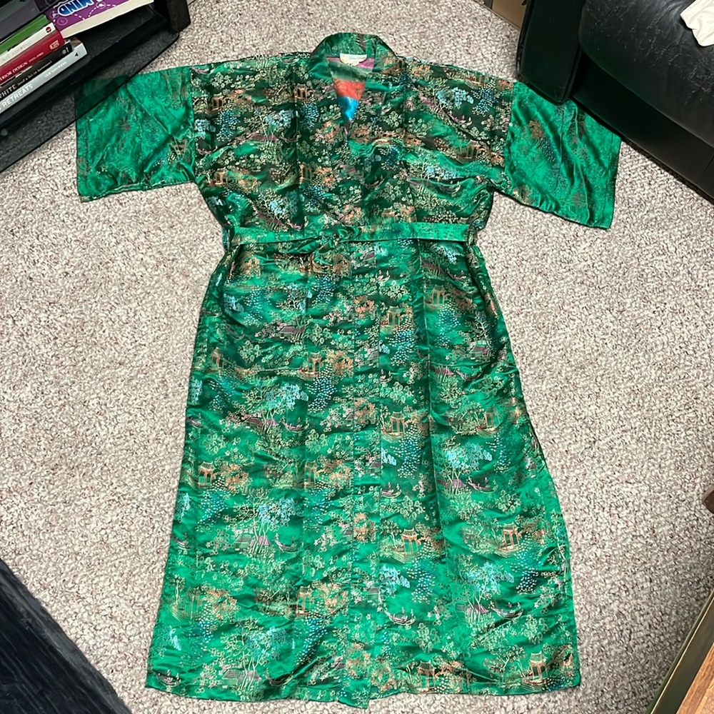Vintage 100% silk Asian robe